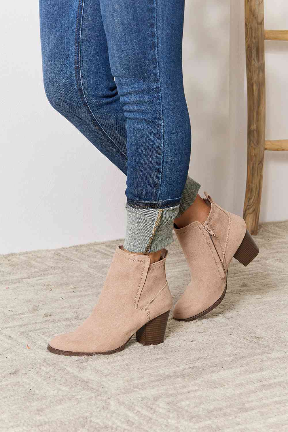 East Lion Corp Block Heel Point Toe Ankle Boots - Fashion Girl Online Store