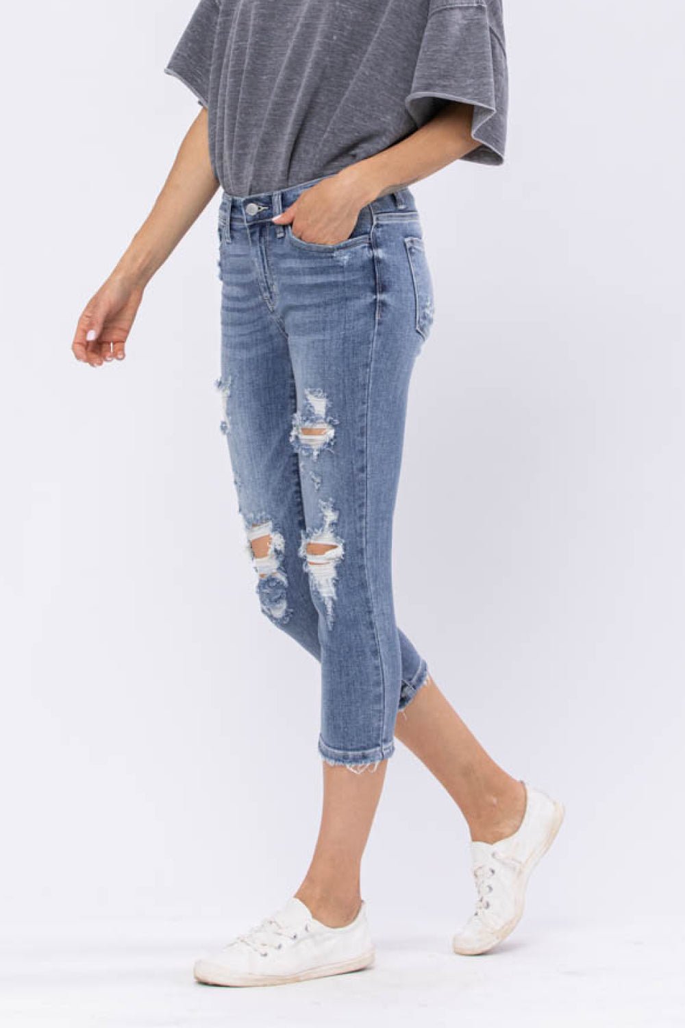 Judy Blue Wren Full Size Distressed Mid-Rise Denim Capri - Fashion Girl Online Store